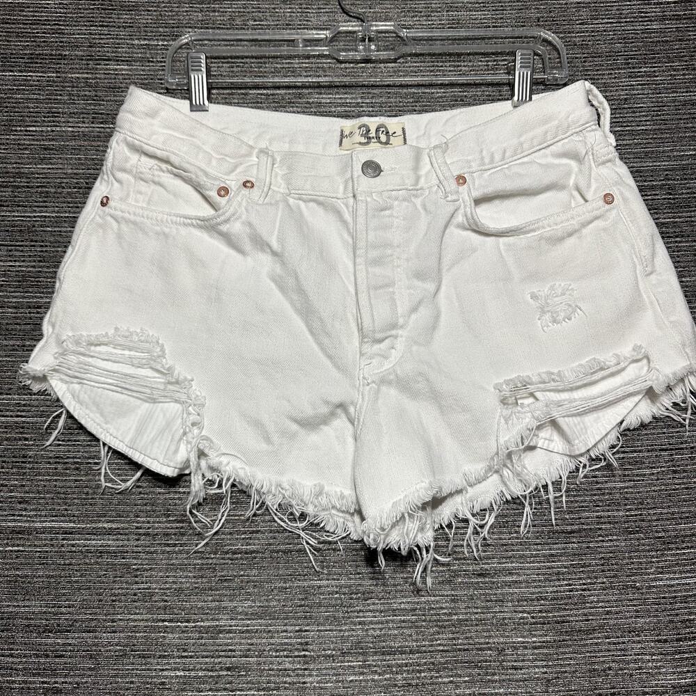 We The Free Shorts Women's Size 30 (32) White Button Fly Distressed Cut Off Hem